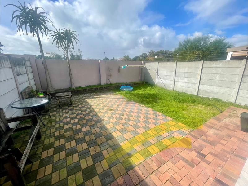 To Let 3 Bedroom Property for Rent in Protea Heights Western Cape